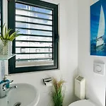 Exclusives Hausboot, 2 Xschlafzimmer, Küche, 1xbad, 1xgäste Wc, Parkplatz, Sonnenterrasse *