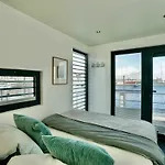 Exclusives Hausboot, 2 Xschlafzimmer, Küche, 1xbad, 1xgäste Wc, Parkplatz, Sonnenterrasse