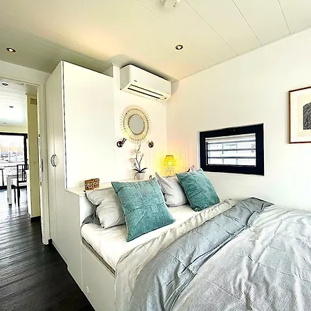 Exclusives Hausboot, 2 Xschlafzimmer, Küche, 1xbad, 1xgäste Wc, Parkplatz, Sonnenterrasse