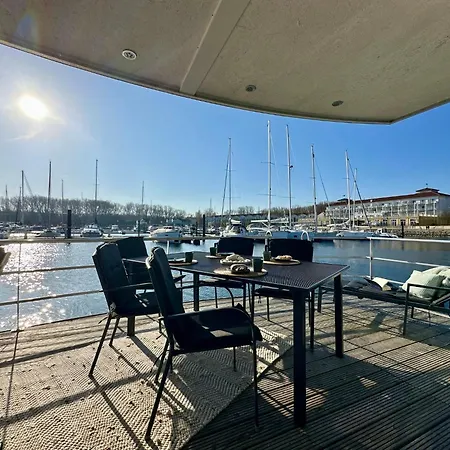 Exclusives Hausboot, 2 Xschlafzimmer, Küche, 1xbad, 1xgäste Wc, Parkplatz, Sonnenterrasse Apartment Boltenhagen
