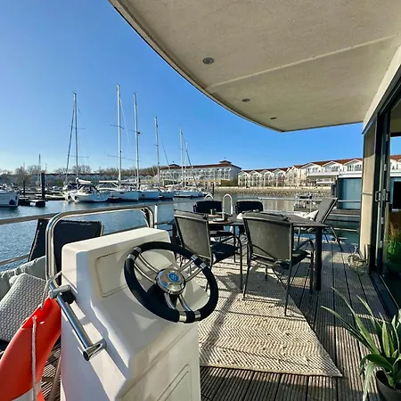 Apartment Exclusives Hausboot, 2 Xschlafzimmer, Küche, 1xbad, 1xgäste Wc, Parkplatz, Sonnenterrasse