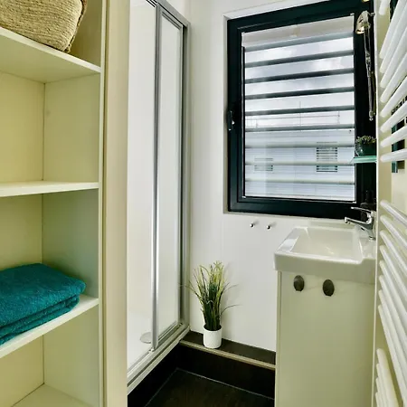 Exclusives Hausboot, 2 Xschlafzimmer, Kueche, 1xbad, 1xgaeste Wc, Parkplatz, Sonnenterrasse Διαμέρισμα *