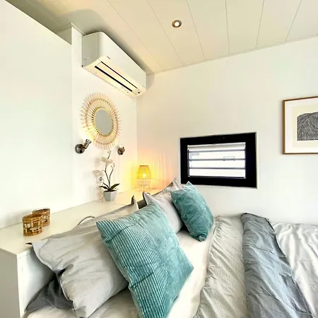 Exclusives Hausboot, 2 Xschlafzimmer, Küche, 1xbad, 1xgäste Wc, Parkplatz, Sonnenterrasse Boltenhagen