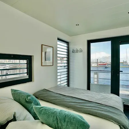 Exclusives Hausboot, 2 Xschlafzimmer, Kueche, 1xbad, 1xgaeste Wc, Parkplatz, Sonnenterrasse