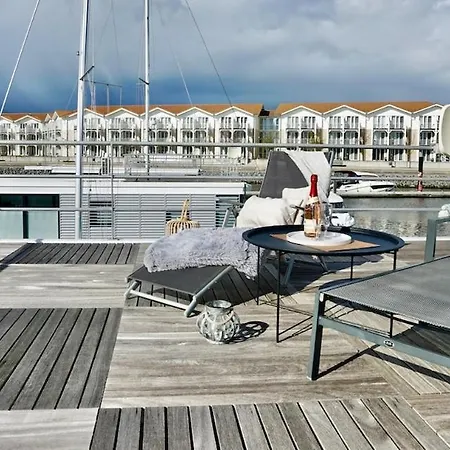 Διαμέρισμα Exclusives Hausboot, 2 Xschlafzimmer, Kueche, 1xbad, 1xgaeste Wc, Parkplatz, Sonnenterrasse *