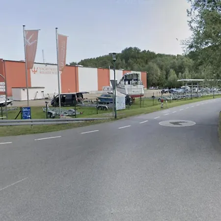Exclusives Hausboot, 2 Xschlafzimmer, Küche, 1xbad, 1xgäste Wc, Parkplatz, Sonnenterrasse Apartment